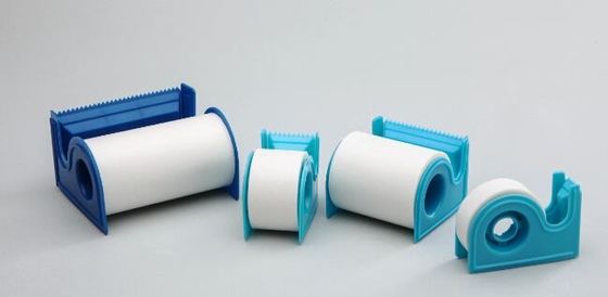 Cinta médica adhesiva de papel del yeso con el cortador del dispensador