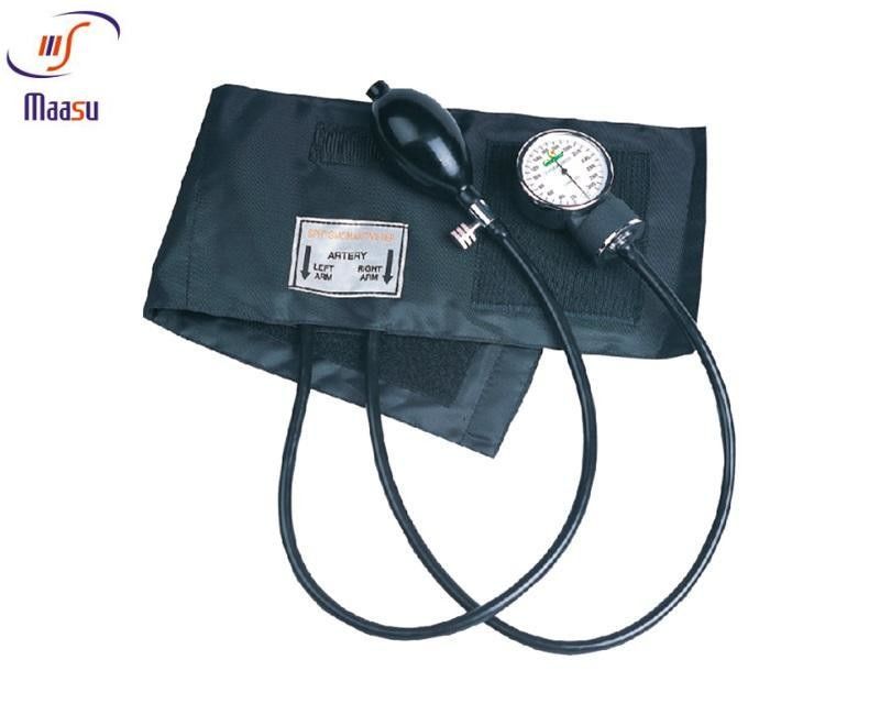 Arme los equipos de diagnóstico médicos, tipo aneroide de la palma del Sphygmomanometer con el estetoscopio